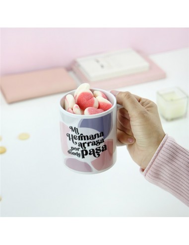 Taza "Mi hermana arrasa por donde pasa"
