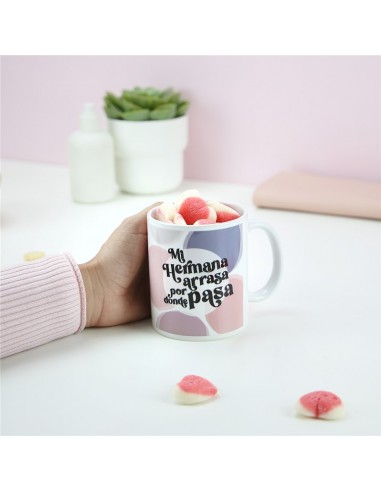 Taza "Mi hermana arrasa por donde pasa"